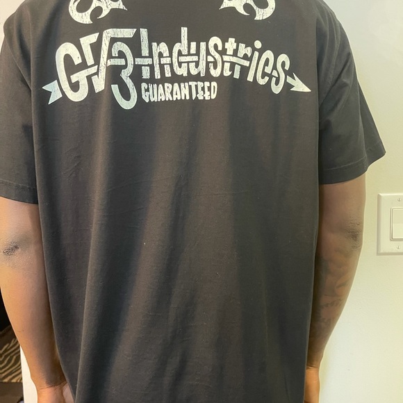 Men’s Givenchy T shirt - Picture 2 of 4